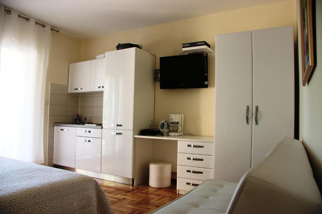 Apartments Iva Оребич Экстерьер фото